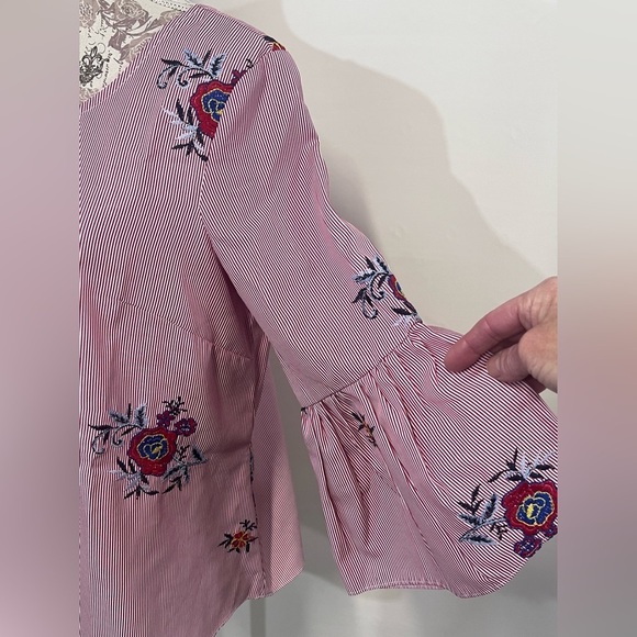 NINE WEST Red and white stripe with embroidered floral design top size L - Picture 3 of 14